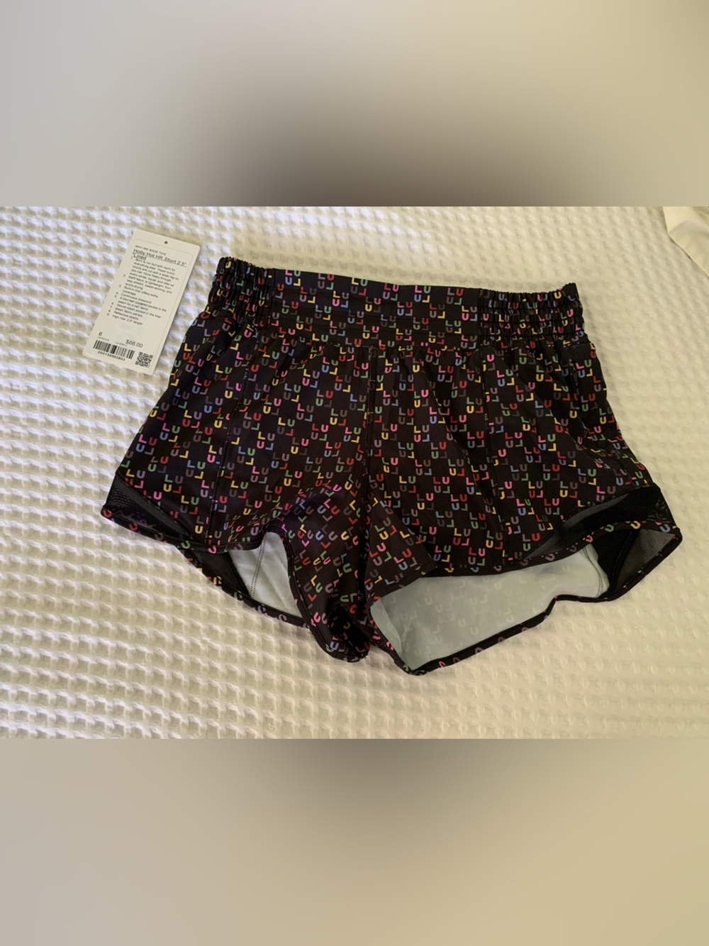 NWOT Lululemon Hottie Hots 2.5” High Rise Size 6 Lulu Block black/Multi Color